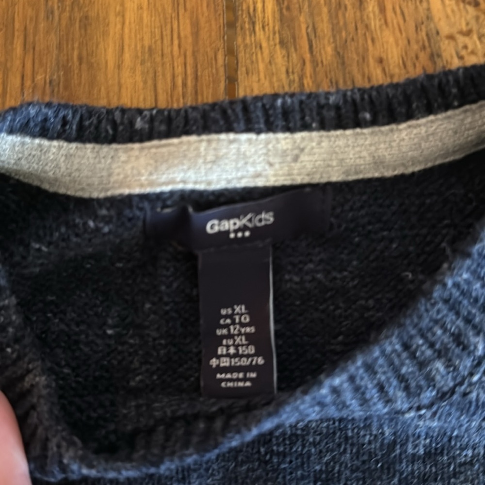 Star Wars Sweater Blue
Size youth XL 12 - Picture 2 of 3